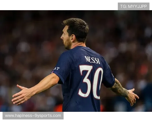 梅西重返巴萨传闻再起 巴黎队内风波不断 球迷热议新赛季球队变化